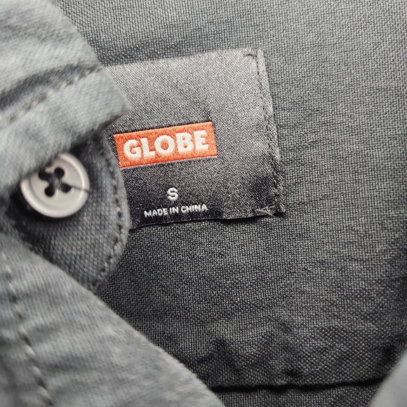 🆕️ GLOBE Foundation LS Button Down- Small - Picture 3 of 5